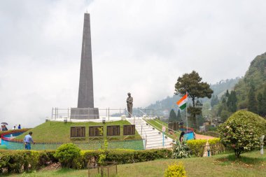 Darjeeling, Hindistan - Darjeeling Himalaya Demiryolu Batasia Loop, Darjeeling, Batı Bengal, Hindistan. Hindistan 'ın Dağ Demiryolları Dünya Mirası Bölgesi' nin bir parçasıdır..