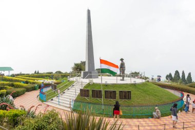 Darjeeling, Hindistan - Darjeeling Himalaya Demiryolu Batasia Loop, Darjeeling, Batı Bengal, Hindistan. Hindistan 'ın Dağ Demiryolları Dünya Mirası Bölgesi' nin bir parçasıdır..