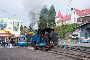 Darjeeling, Hindistan - Darjeeling Himalaya Demiryolu Darjeeling Tren İstasyonu, Batı Bengal, Hindistan. Hindistan 'ın Dağ Demiryolları Dünya Mirası Bölgesi' nin bir parçasıdır..