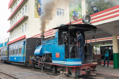 Darjeeling, Hindistan - Darjeeling Himalaya Demiryolu Darjeeling Tren İstasyonu, Batı Bengal, Hindistan. Hindistan 'ın Dağ Demiryolları Dünya Mirası Bölgesi' nin bir parçasıdır..