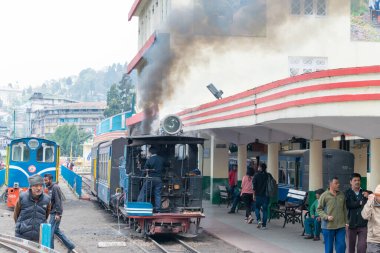 Darjeeling, Hindistan - Darjeeling Himalaya Demiryolu Darjeeling Tren İstasyonu, Batı Bengal, Hindistan. Hindistan 'ın Dağ Demiryolları Dünya Mirası Bölgesi' nin bir parçasıdır..