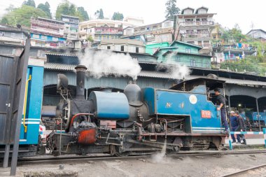 Darjeeling, Hindistan - Darjeeling Himalaya Demiryolu Darjeeling Tren İstasyonu, Batı Bengal, Hindistan. Hindistan 'ın Dağ Demiryolları Dünya Mirası Bölgesi' nin bir parçasıdır..