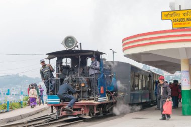 Darjeeling, Hindistan - Darjeeling Himalaya Demiryolu Darjeeling Tren İstasyonu, Batı Bengal, Hindistan. Hindistan 'ın Dağ Demiryolları Dünya Mirası Bölgesi' nin bir parçasıdır..