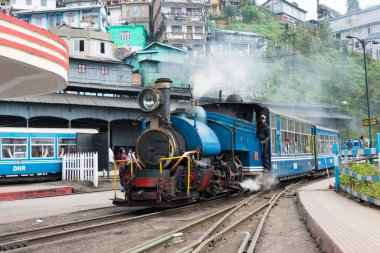 Darjeeling, Hindistan - Darjeeling Himalaya Demiryolu Darjeeling Tren İstasyonu, Batı Bengal, Hindistan. Hindistan 'ın Dağ Demiryolları Dünya Mirası Bölgesi' nin bir parçasıdır..