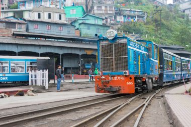 Darjeeling, Hindistan - Darjeeling Himalaya Demiryolu Darjeeling Tren İstasyonu, Batı Bengal, Hindistan. Hindistan 'ın Dağ Demiryolları Dünya Mirası Bölgesi' nin bir parçasıdır..