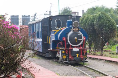 Darjeeling, Hindistan - Darjeeling Himalaya Demiryolu üzerindeki Ghum Tren İstasyonu, Darjeeling, Batı Bengal, Hindistan. Hindistan 'ın Dağ Demiryolları Dünya Mirası Bölgesi' nin bir parçasıdır..