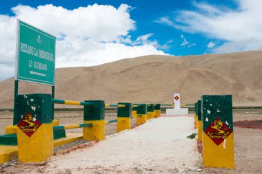 Ladakh, Hindistan - Ladakh, Hindistan 'daki Rezang La War Memorial. 18 Kasım 1962 'de Çin işgalcilerine karşı savaşan 13 Kumaon Alayı' ndan 114 Hintli askerin anısına..