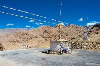 Ladakh, Hindistan - Sermangchan La Pass (Tsermangchan La Pass) Yangtang ve Hemis Shukpachan arasında Sham Valley, Ladakh, Jammu ve Kashmir, Hindistan.