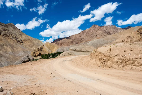 Ladakh, Hindistan - Likir ve Yangtang arasında Sham Valley, Ladakh, Jammu ve Kashmir, Hindistan 'dan güzel manzara.