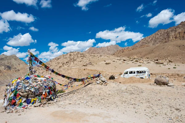 Ladakh, Hindistan - Şam Vadisi, Ladakh, Jammu ve Kashmir 'den Chagatse La Pass (3735 metre) manzara.