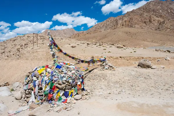 Ladakh, Hindistan - Şam Vadisi, Ladakh, Jammu ve Kashmir 'den Chagatse La Pass (3735 metre) manzara.