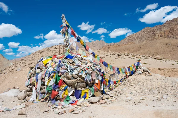 Ladakh, Hindistan - Şam Vadisi, Ladakh, Jammu ve Kashmir 'den Chagatse La Pass (3735 metre) manzara.