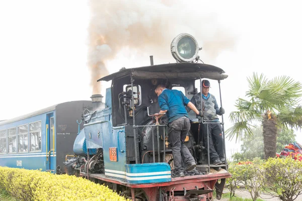 Darjeeling, Hindistan - Darjeeling Himalaya Demiryolu Batasia Loop, Darjeeling, Batı Bengal, Hindistan. Hindistan 'ın Dağ Demiryolları Dünya Mirası Bölgesi' nin bir parçasıdır..