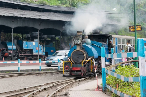 Darjeeling, Hindistan - Darjeeling Himalaya Demiryolu Darjeeling Tren İstasyonu, Batı Bengal, Hindistan. Hindistan 'ın Dağ Demiryolları Dünya Mirası Bölgesi' nin bir parçasıdır..