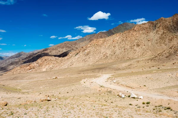 Ladakh, Hindistan - Hindistan - Mebtak La Pass 3840 m Between Hemis Shukpachan ve Tingmosgang (Temisgam) in Sham Valley, Ladakh, Jammu ve Kashmir, Hindistan.