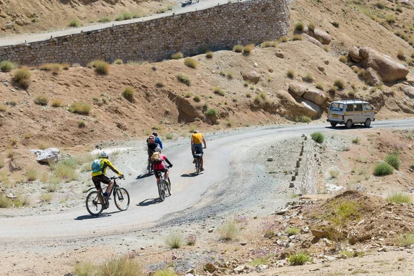 Ladakh, Hindistan - Sham Valley, Ladakh, Jammu ve Kashmir 'den Sermangchan La Pass (Tsermangchan La Pass) 3897 m manzara.
