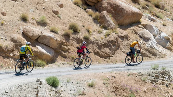 Ladakh, Hindistan - Sham Valley, Ladakh, Jammu ve Kashmir 'den Sermangchan La Pass (Tsermangchan La Pass) 3897 m manzara.
