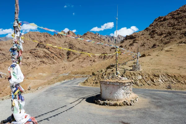 Ladakh, Hindistan - Sermangchan La Pass (Tsermangchan La Pass) Yangtang ve Hemis Shukpachan arasında Sham Valley, Ladakh, Jammu ve Kashmir, Hindistan.