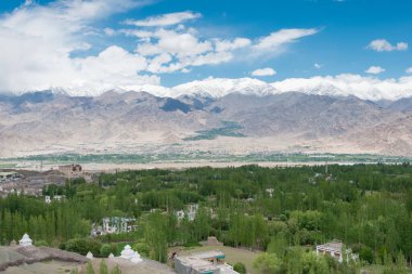 Ladakh, Hindistan - Ladakh, Jammu ve Kashmir 'deki Stok Manastırı' ndan güzel manzara.