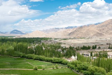 Ladakh, Hindistan - Ladakh, Jammu ve Kashmir 'deki Thikse Manastırı' ndan (Thikse Gompa) güzel manzara.