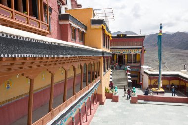 Ladakh, Hindistan - Ladakh, Jammu ve Kashmir 'deki Thikse Manastırı (Thikse Gompa). Manastır aslında 15. yüzyılda inşa edilmiştir ve orta Ladakh 'taki en büyük gompadır..