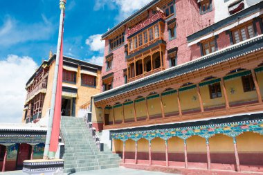 Ladakh, Hindistan - Ladakh, Jammu ve Kashmir 'deki Thikse Manastırı (Thikse Gompa). Manastır aslında 15. yüzyılda inşa edilmiştir ve orta Ladakh 'taki en büyük gompadır..