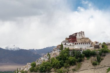 Ladakh, Hindistan - Ladakh, Jammu ve Kashmir 'deki Thikse Manastırı (Thikse Gompa). Manastır aslında 15. yüzyılda inşa edilmiştir ve orta Ladakh 'taki en büyük gompadır..