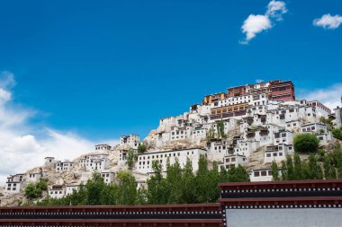 Ladakh, Hindistan - Ladakh, Jammu ve Kashmir 'deki Thikse Manastırı (Thikse Gompa). Manastır aslında 15. yüzyılda inşa edilmiştir ve orta Ladakh 'taki en büyük gompadır..