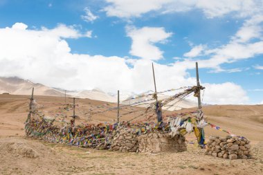 Ladakh, Hindistan - Ladakh, Jammu ve Kashmir 'deki Tsaga La Pass. Tsaga La Pass deniz seviyesinden yaklaşık 4641 metre yükseklikte yer almaktadır..