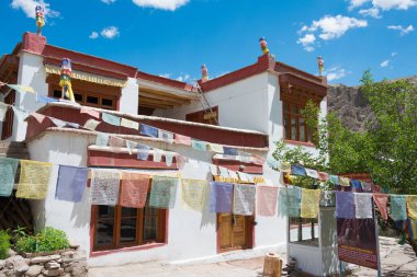 Ladakh, Hindistan - Ladakh, Jammu ve Kashmir 'deki Alchi Manastırı (Alchi Gompa). Manastır aslında 10-11. yüzyılda inşa edildi..