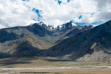 Zanskar, Hindistan - Zanskar, Ladakh, Jammu ve Kashmir, Hindistan 'da Karsha ve Padum Arasından güzel manzara.