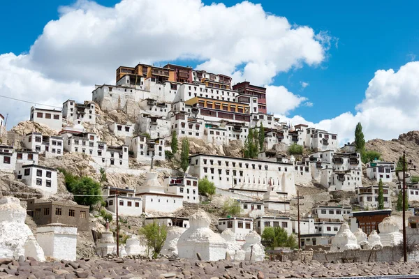Ladakh, Hindistan - Ladakh, Jammu ve Kashmir 'deki Thikse Manastırı (Thikse Gompa). Manastır aslında 15. yüzyılda inşa edilmiştir ve orta Ladakh 'taki en büyük gompadır..