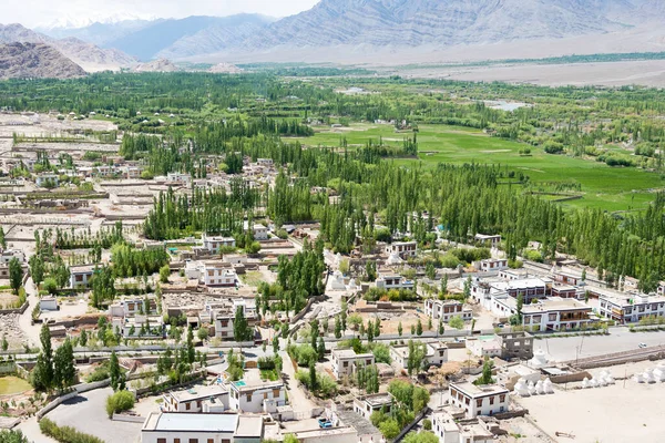 Ladakh, Hindistan - Ladakh, Jammu ve Kashmir 'deki Thikse Manastırı' ndan (Thikse Gompa) güzel manzara.
