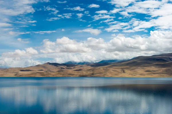 Ladakh, Hindistan - Changthang Platosu 'ndaki Tso Moriri Gölü, Ladakh, Jammu ve Kashmir, Hindistan. Ramsar Sözleşmesi 'nin bir parçası, Tsomoriri..