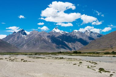 Zanskar, Hindistan - Zanskar, Ladakh, Jammu ve Kashmir, Hindistan 'da Karsha ve Padum Arasından güzel manzara.