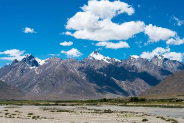 Zanskar, Hindistan - Zanskar, Ladakh, Jammu ve Kashmir, Hindistan 'da Karsha ve Padum Arasından güzel manzara.