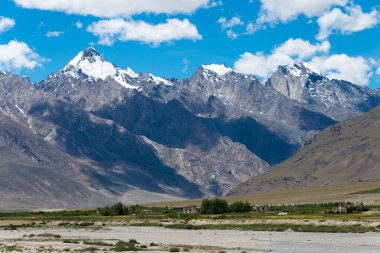 Zanskar, Hindistan - Zanskar, Ladakh, Jammu ve Kashmir, Hindistan 'da Karsha ve Padum Arasından güzel manzara.