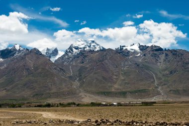 Zanskar, Hindistan - Zanskar, Ladakh, Jammu ve Kashmir, Hindistan 'da Karsha ve Padum Arasından güzel manzara.