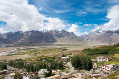 Zanskar, Hindistan - Zanskar, Ladakh, Jammu ve Kashmir 'deki Kursha Manastırı' ndan güzel manzara.