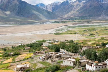 Zanskar, Hindistan - Zanskar, Ladakh, Jammu ve Kashmir 'deki Kursha Manastırı' ndan güzel manzara.