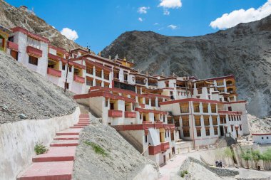 Ladakh, Hindistan - Skurbuchan, Ladakh, Jammu ve Kashmir 'deki Rizong Manastırı (Rizong Gompa). Manastır ilk olarak 1831 'de inşa edildi..