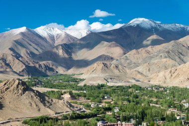 Ladakh, Hindistan - Shanti Stupa 'dan güzel manzara Leh, Ladakh, Jammu ve Kashmir, Hindistan.