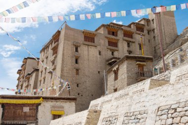 Ladakh, Hindistan - Leh, Ladakh, Jammu ve Kaşmir 'deki Leh Sarayı. Saray 1600 'lerde Sengge Namgyal tarafından inşa edildi..