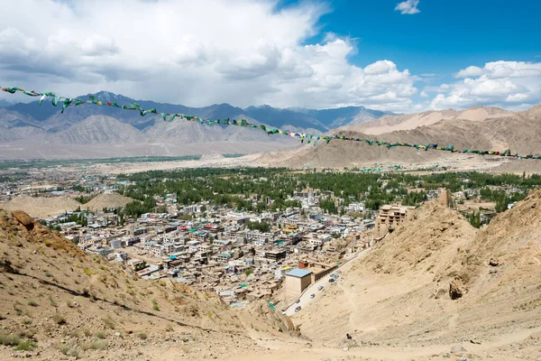 Ladakh, Hindistan - Leh, Ladakh, Jammu ve Kashmir 'deki Namgyal Tsemo Manastırı' ndan (Namgyal Tsemo Gompa) güzel manzara.