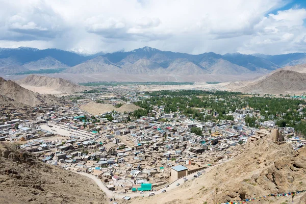 Ladakh, Hindistan - Leh, Ladakh, Jammu ve Kashmir 'deki Namgyal Tsemo Manastırı' ndan (Namgyal Tsemo Gompa) güzel manzara.