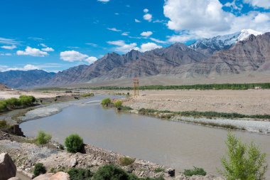 Ladakh, Hindistan - Ladakh, Jammu ve Kashmir, Hindistan 'daki Leh-Manali otobanında Leh ve Manali arasında güzel manzara.