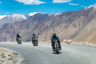 Ladakh, Hindistan - Nubra Vadisi, Ladakh, Jammu ve Kashmir, Hindistan 'da Diskit ve Khardung La Pass (5359 metre) arasında güzel manzara.