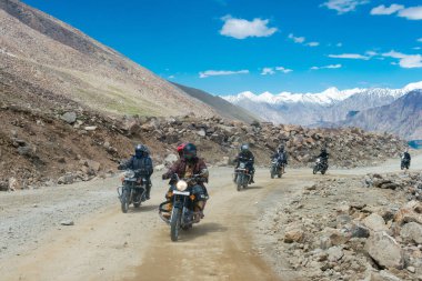 Ladakh, Hindistan - Nubra Vadisi, Ladakh, Jammu ve Kashmir, Hindistan 'da Diskit ve Khardung La Pass (5359 metre) arasında güzel manzara.