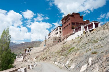 Ladakh, Hindistan - Hindistan 'daki Matho Manastırı (Matho Gompa) Ladakh, Jammu ve Kashmir' de. Manastır aslında 14. yüzyılda inşa edildi..