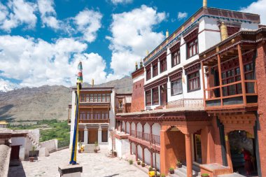 Ladakh, Hindistan - Hindistan 'daki Matho Manastırı (Matho Gompa) Ladakh, Jammu ve Kashmir' de. Manastır aslında 14. yüzyılda inşa edildi..